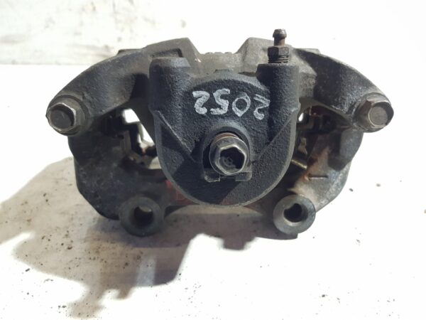 суппорт передний правый NISSAN CEFIRO 3, A33 ( НИССАН / ЦЕФИРО / МАКСИМА / MAXIMA ) - Image 3