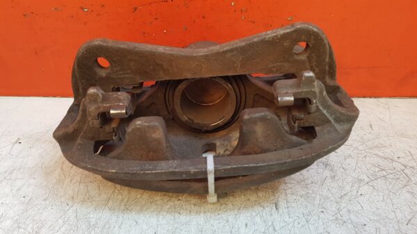суппорт передний правый TOYOTA SPRINTER MARINO 1, AE101 ( ТОЙОТА / МАРИНО ) - Image 3
