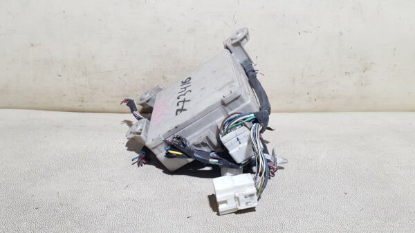 блок предохранителей TOYOTA ESTIMA 2, MCR30W ( ТОЙОТА / ЕСТИМА ) - Image 4