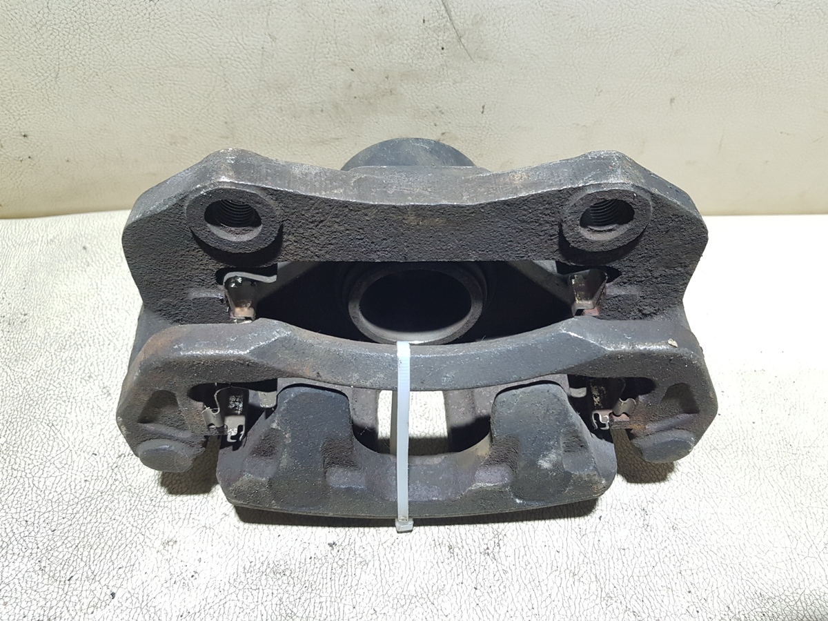 суппорт передний левый ISUZU BIGHORN 2 (UBS69DW, UBS69GW) - Image 3