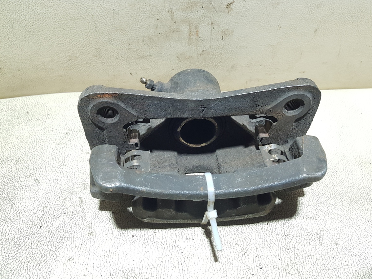 суппорт задний правый ISUZU BIGHORN 2 (UBS69DW, UBS69GW) - Image 3