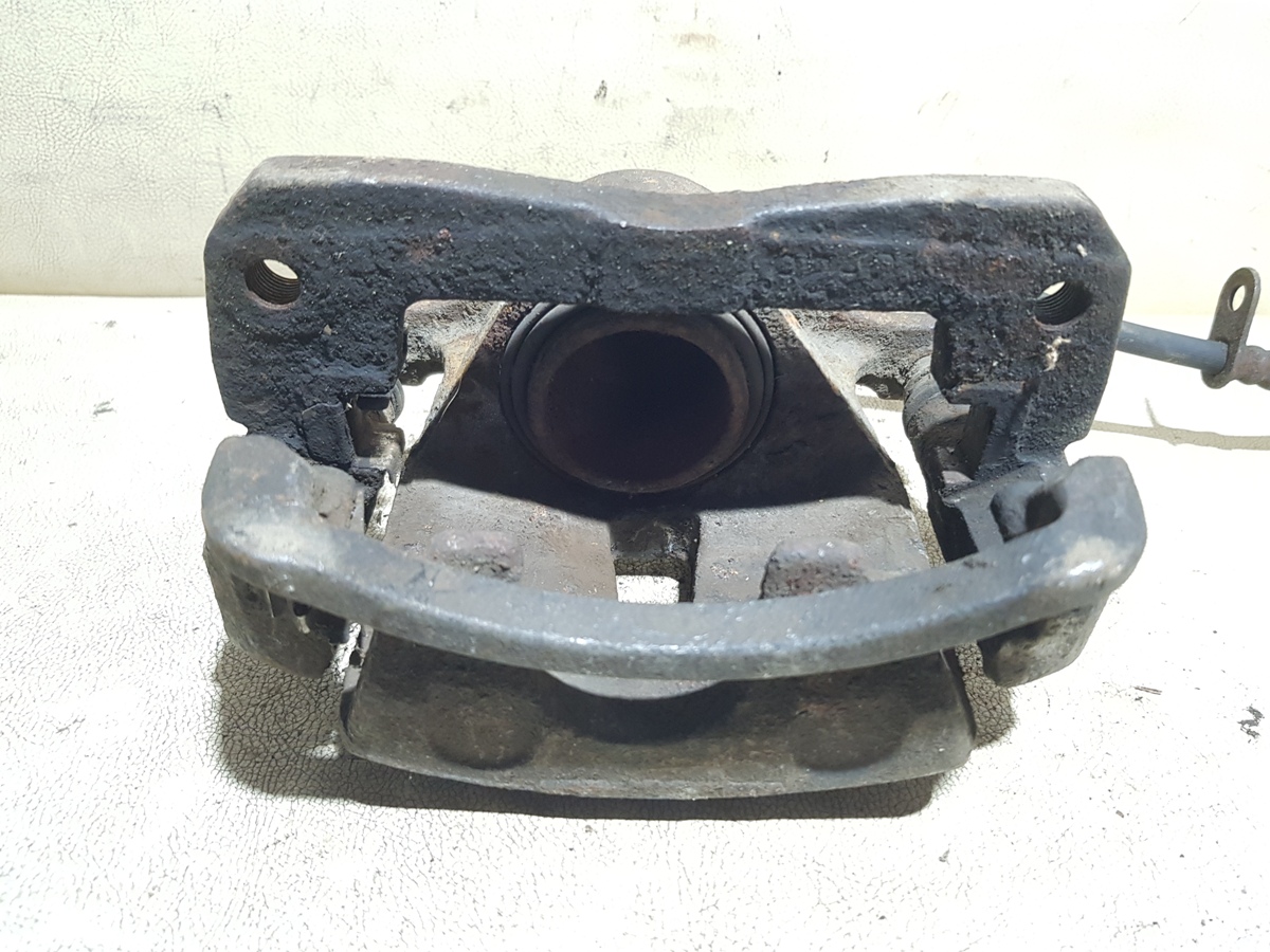 суппорт передний правый TOYOTA WINDOM 1, XV10 VCV10 - Image 3